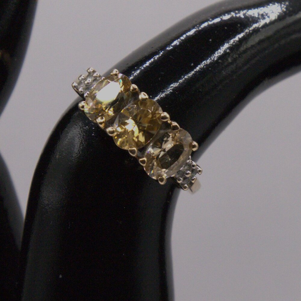 10KT GOLD YELLOW ZIRCON RING - Picture 10 of 11